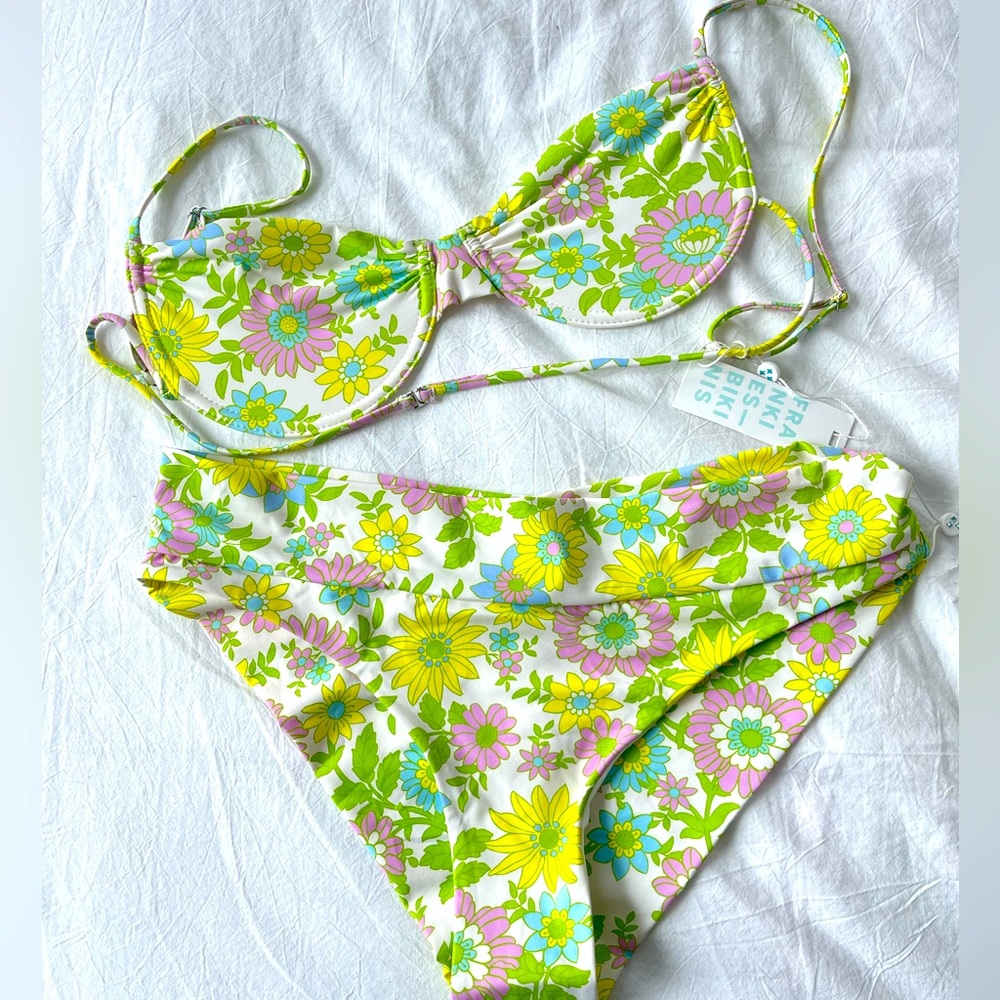 Frankie’s Bikinis Set